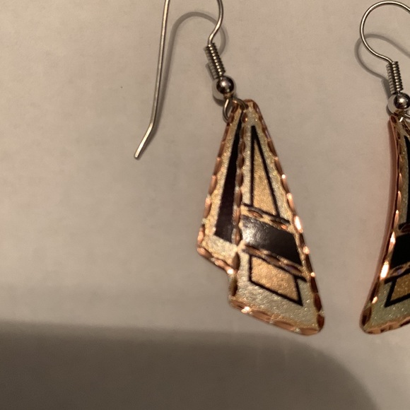 NWOT Earrings - Picture 2 of 4